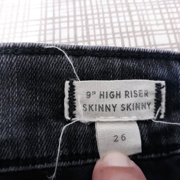 Madewell Women's Jeans Size 26 Black 9" High Riser Skinny Distressed Raw Hem - Picture 16 of 16